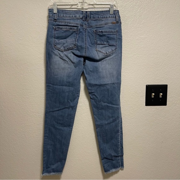 1822 Denim Distressed with Raw Hem Skinny Jeans size 8 - Picture 6 of 7